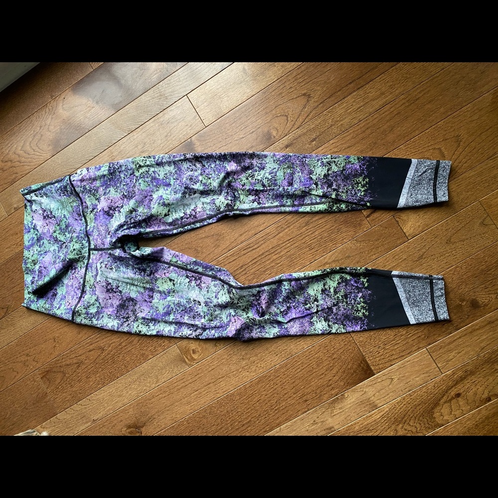 Lululemon Women’s Wunder Under pants size 6